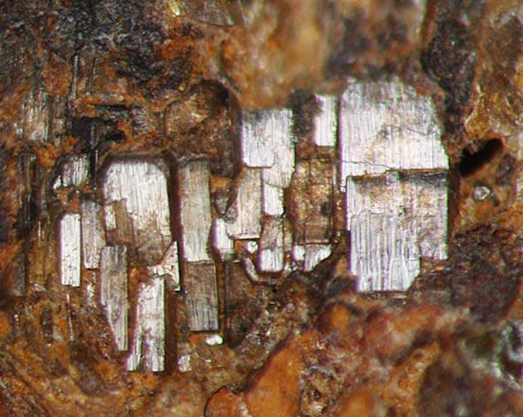 Aeschynite エシキン石 その３