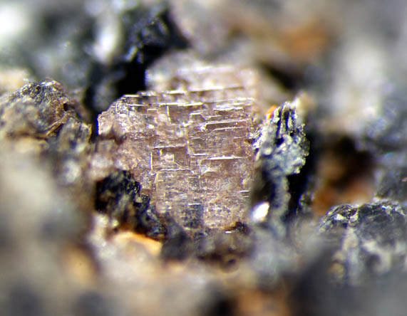 Aeschynite エシキン石 その５