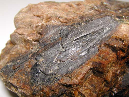 Allanite 褐簾石 その２